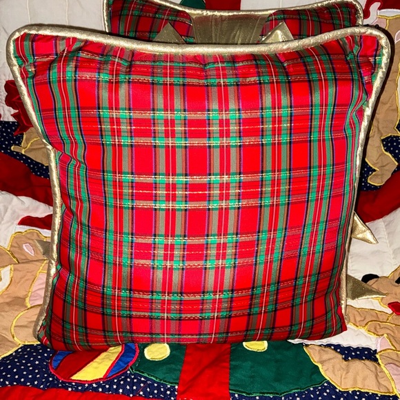 Christmas Pillows 13.5” x 13.5” SET OF 2 🎅🏻 - Picture 5 of 8